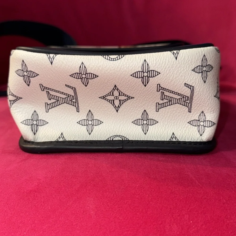 Louis Vuitton Chapman collection Giraffe Messenger BB Bag